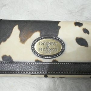 Vintage dooney and bourke giraffe print wallet